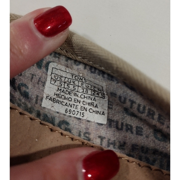 Toms "Giving Embroidered Globe" canvas slip ons - Picture 10 of 11